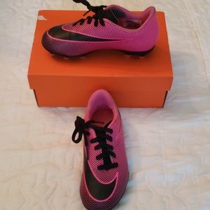 Nike girls child size 11C soccer cleat.
